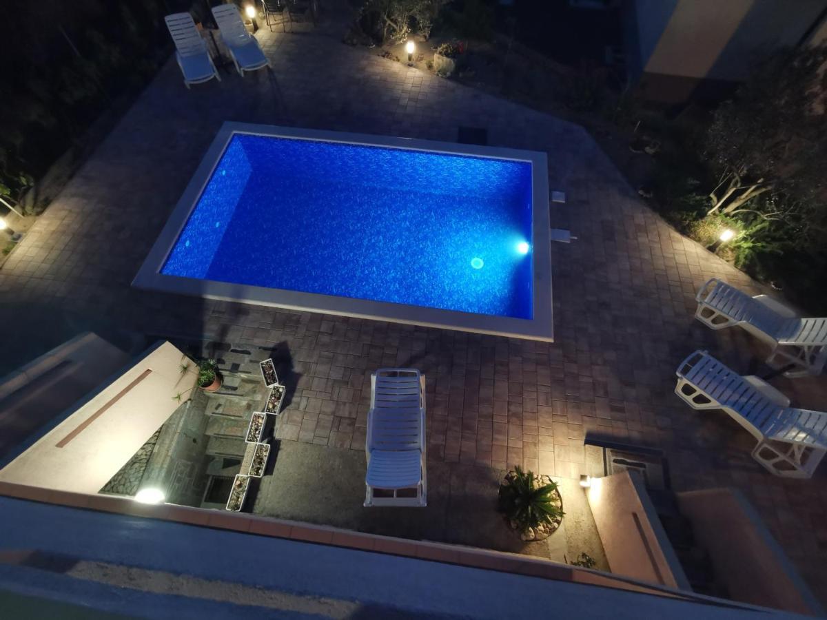 Apartments With A Swimming Pool Punat, Krk - 5378 Eksteriør billede